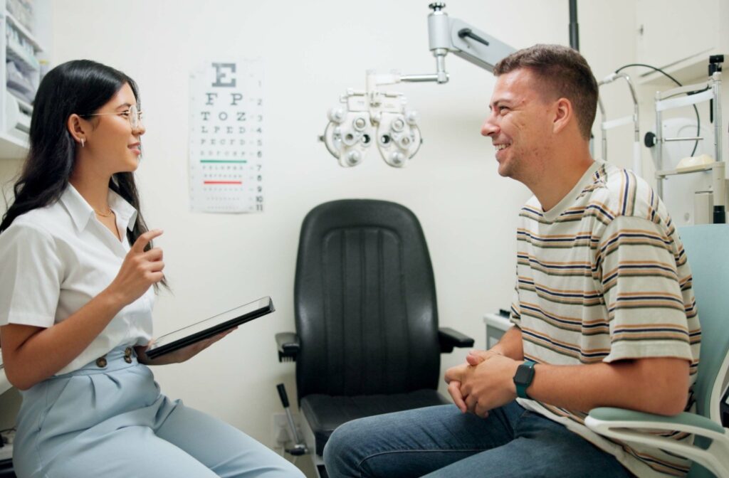 Optometrist consulting with patient during an eye exam to diagnose symptoms that may be misidentified as pink eye